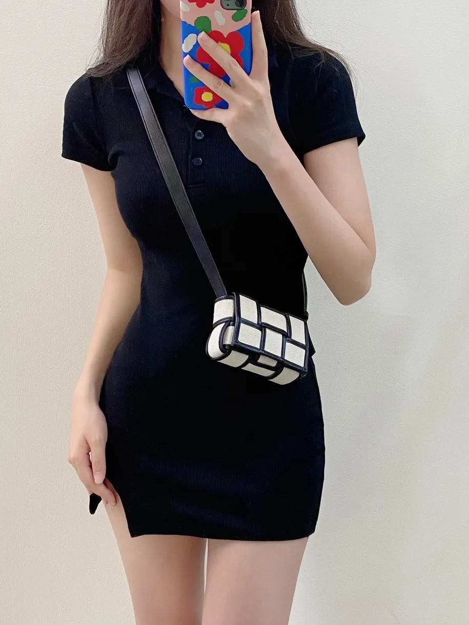 Young lady's upper body picture